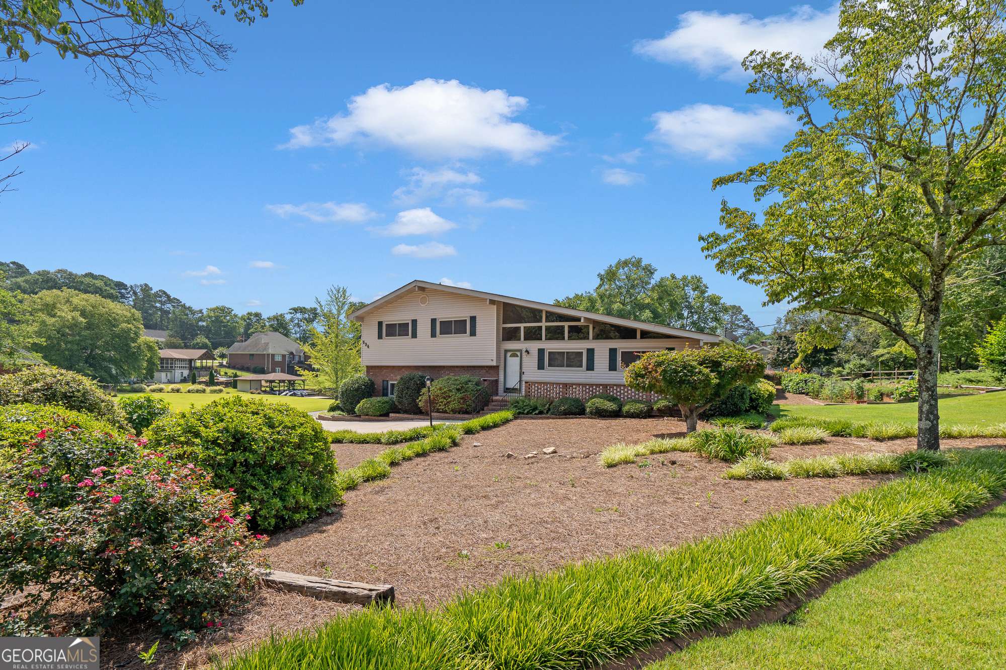 536 N Lakeshore DR, Carrollton, GA 30117