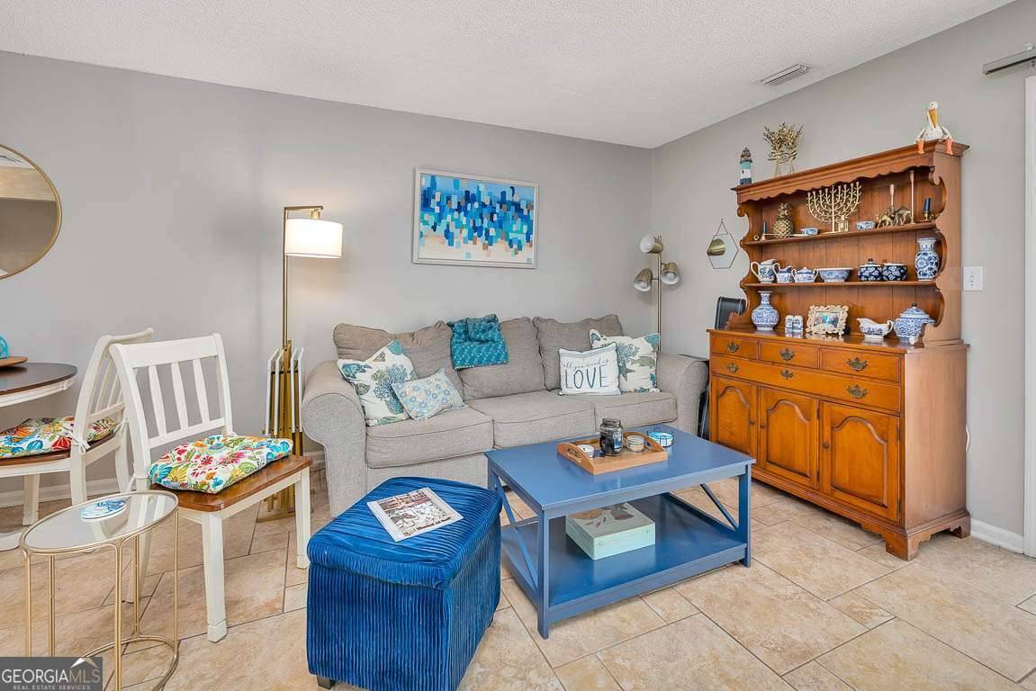 St. Simons, GA 31522,132 S Island Square DR