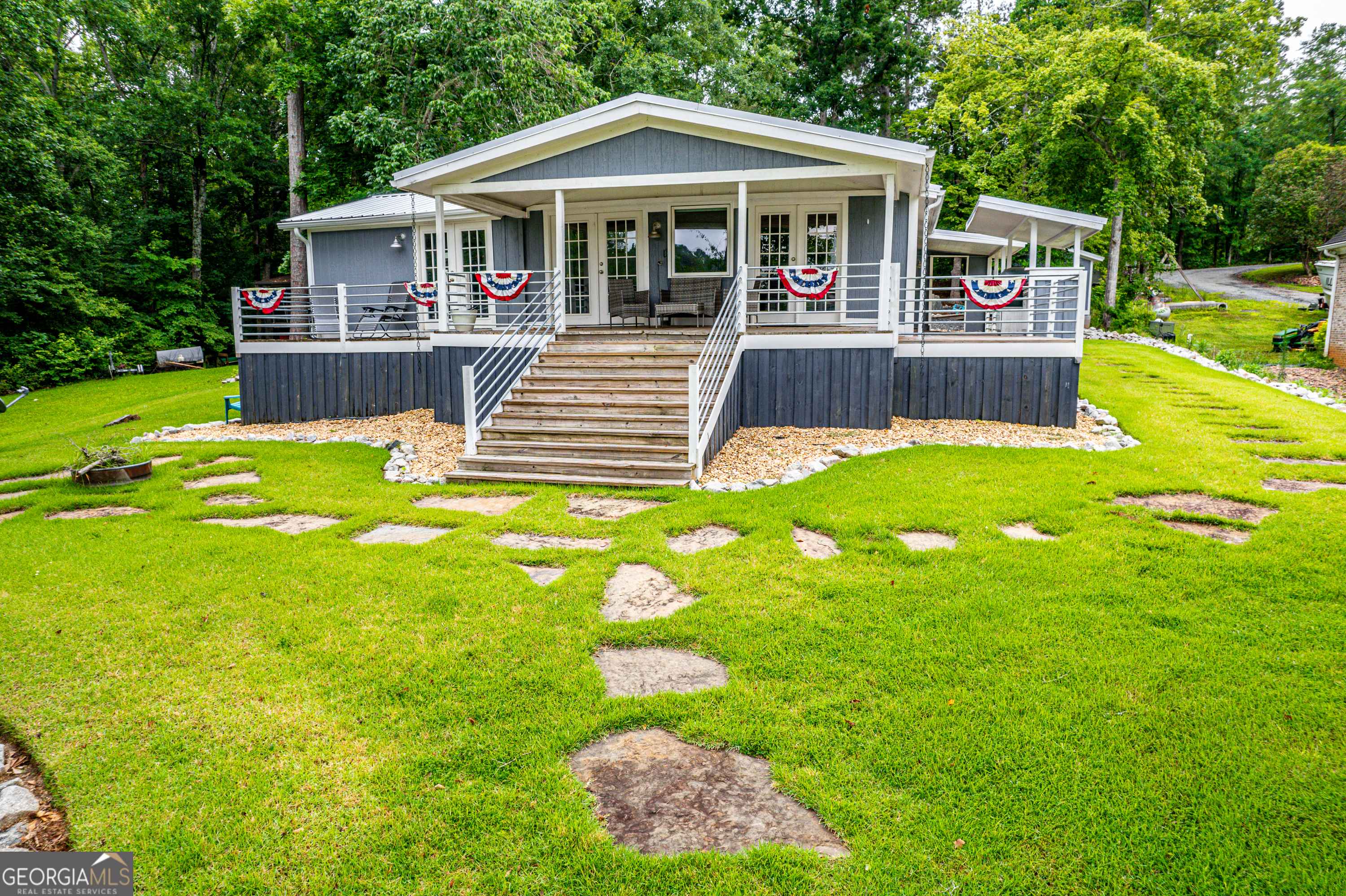 562 Twin Bridges RD, Eatonton, GA 31024