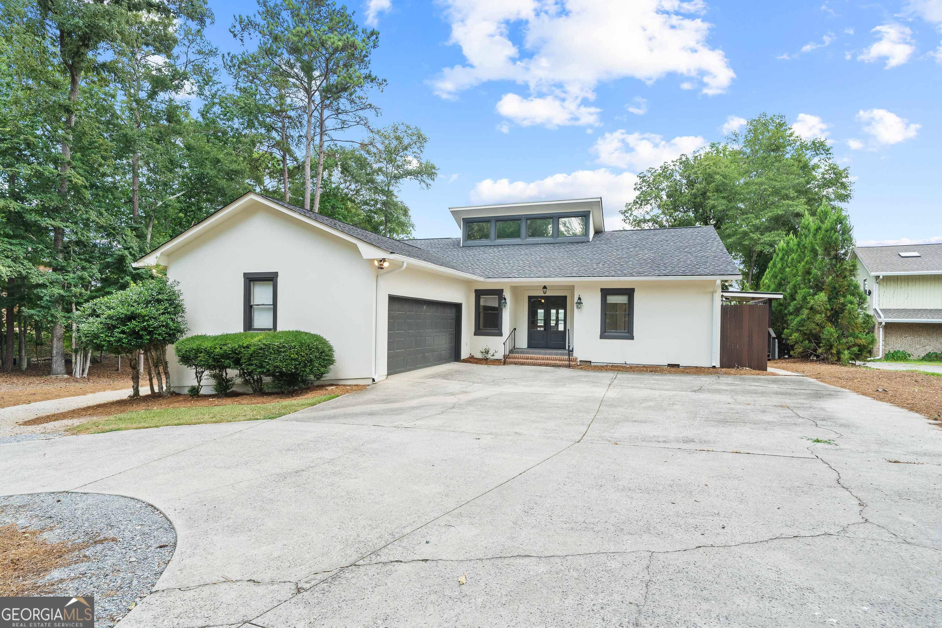 211 Lakecrest DR NE, Milledgeville, GA 31061
