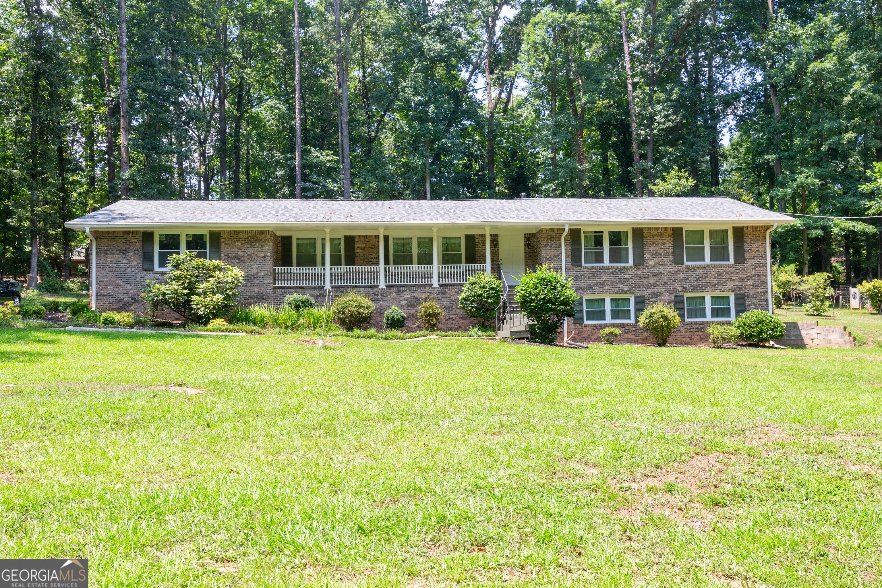 1976 Emerald DR, Jonesboro, GA 30236