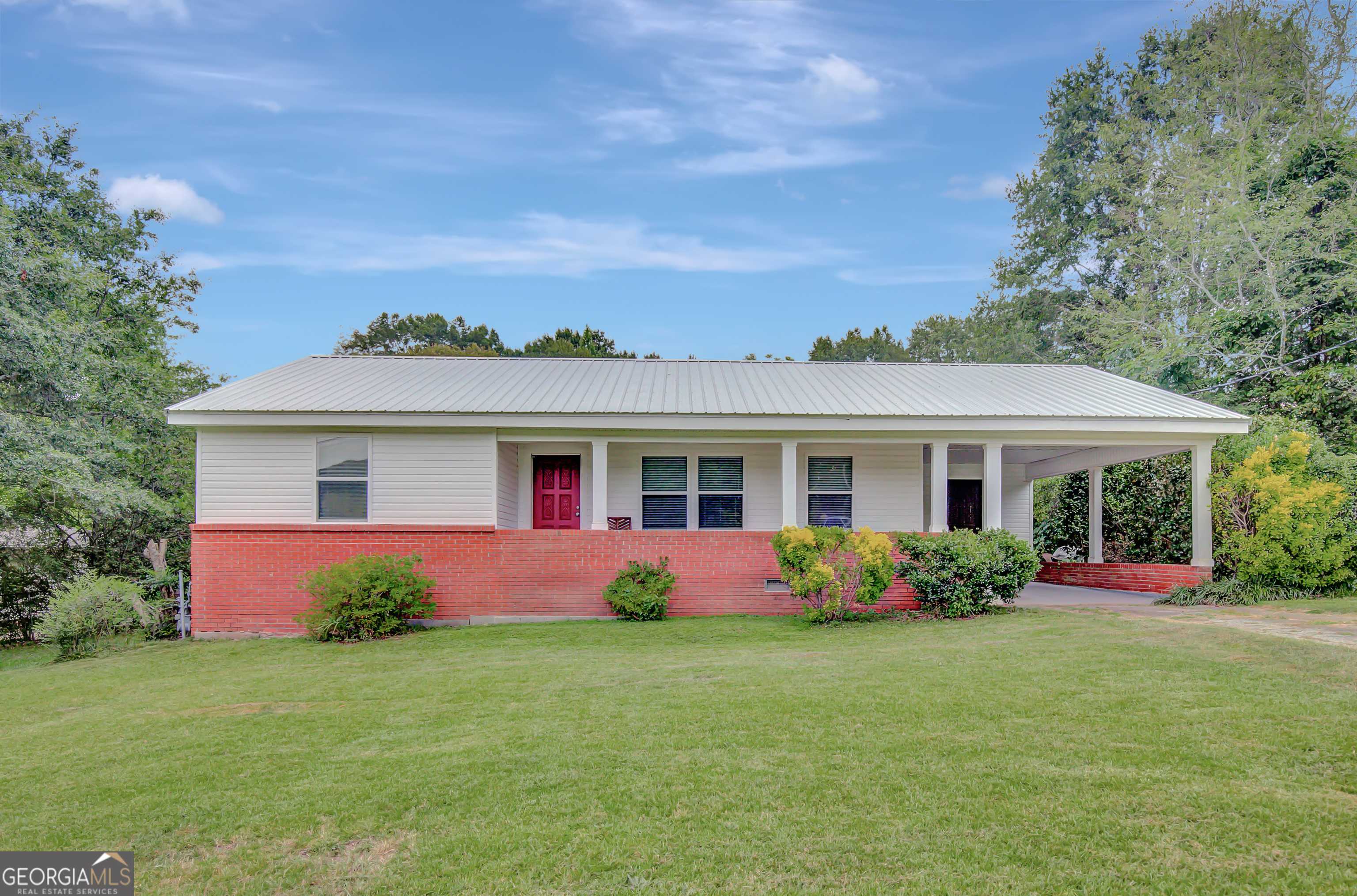 39 Sunrise DR, Newnan, GA 30263