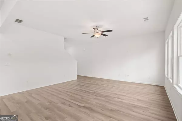 Loganville, GA 30052,208 Sharon LN #04