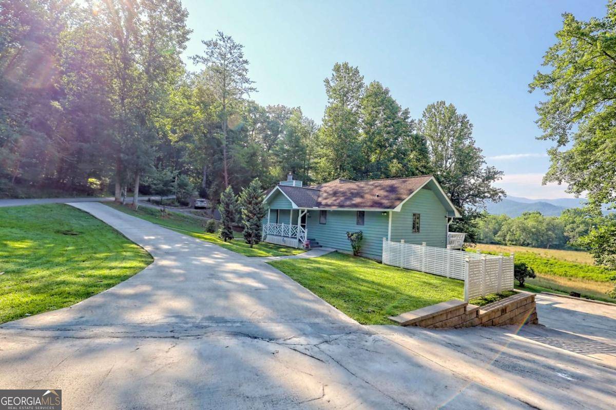 Young Harris, GA 30582,5648 Pine Crest RD
