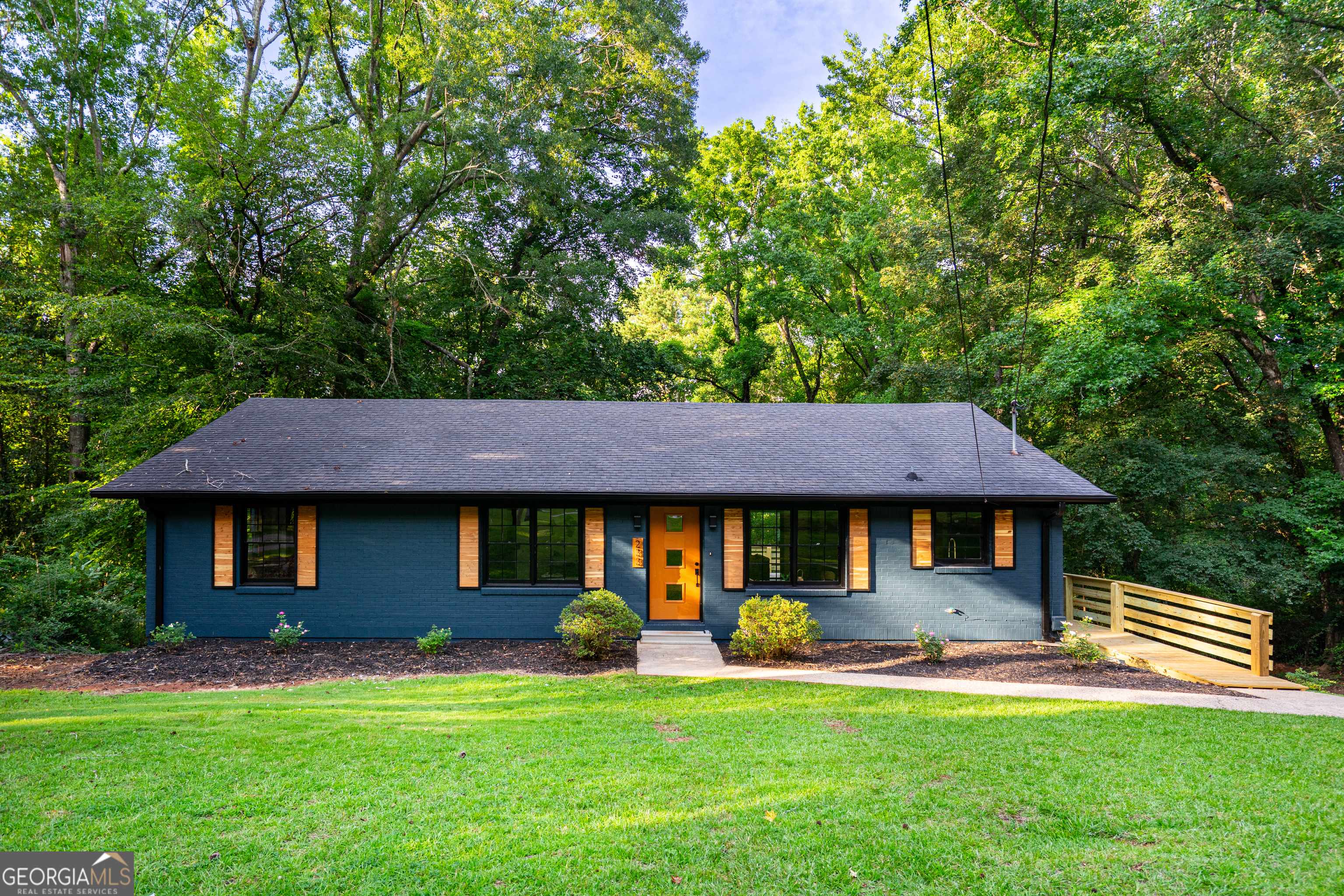 233 Laurel LN, Lagrange, GA 30241