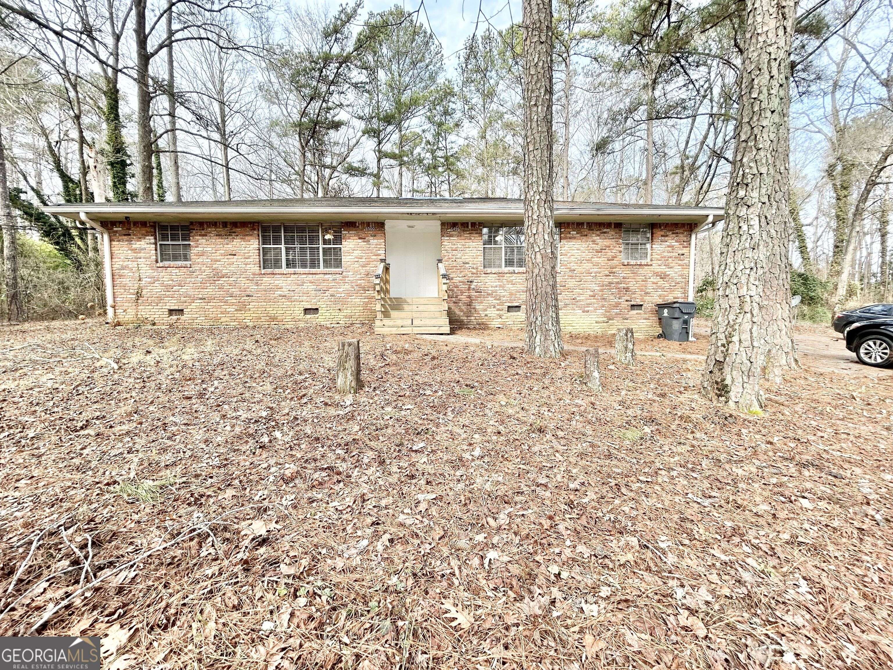 6496 Raymond DR, Union City, GA 30291