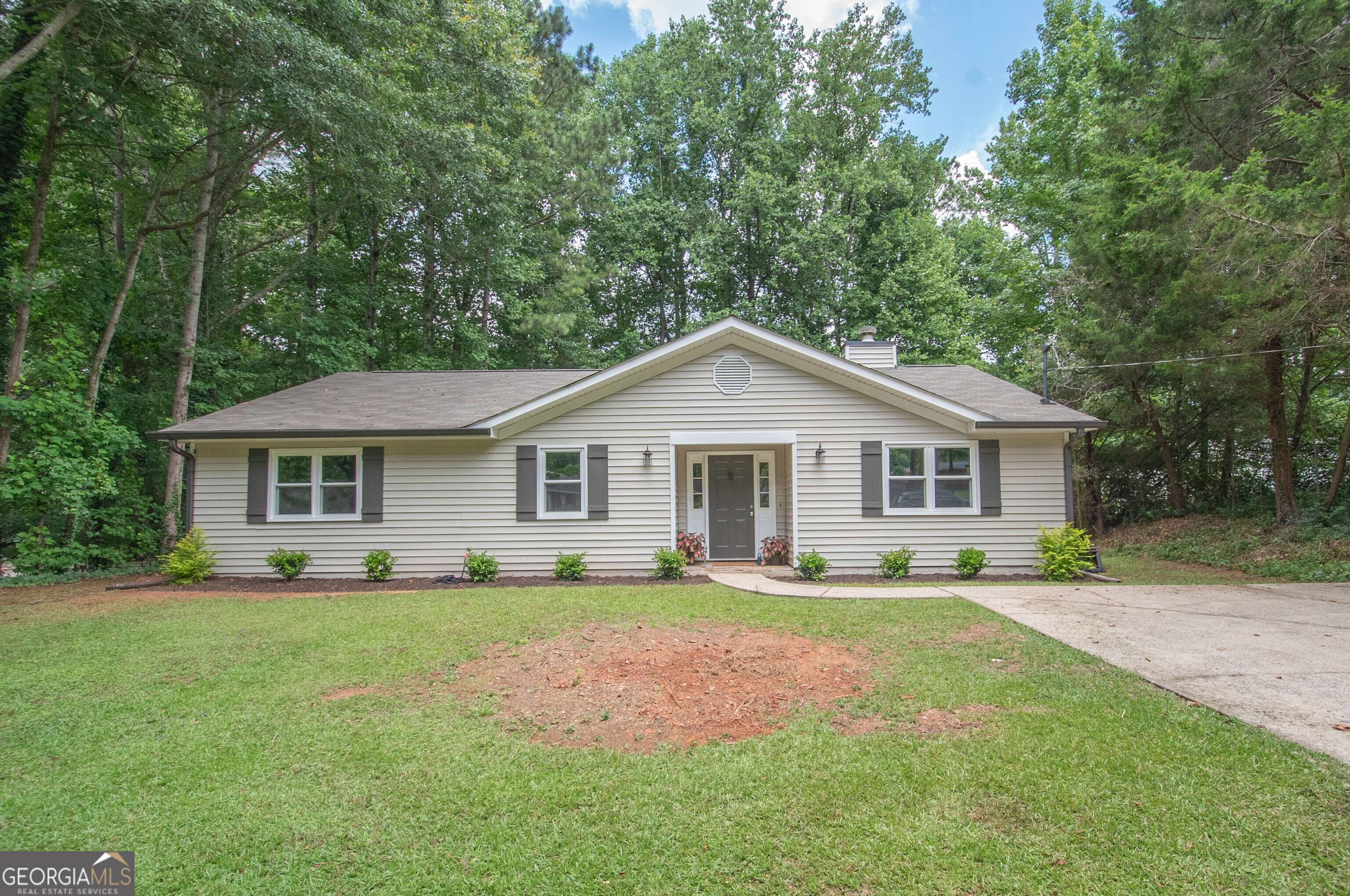 37 Lynn CIR, Newnan, GA 30263