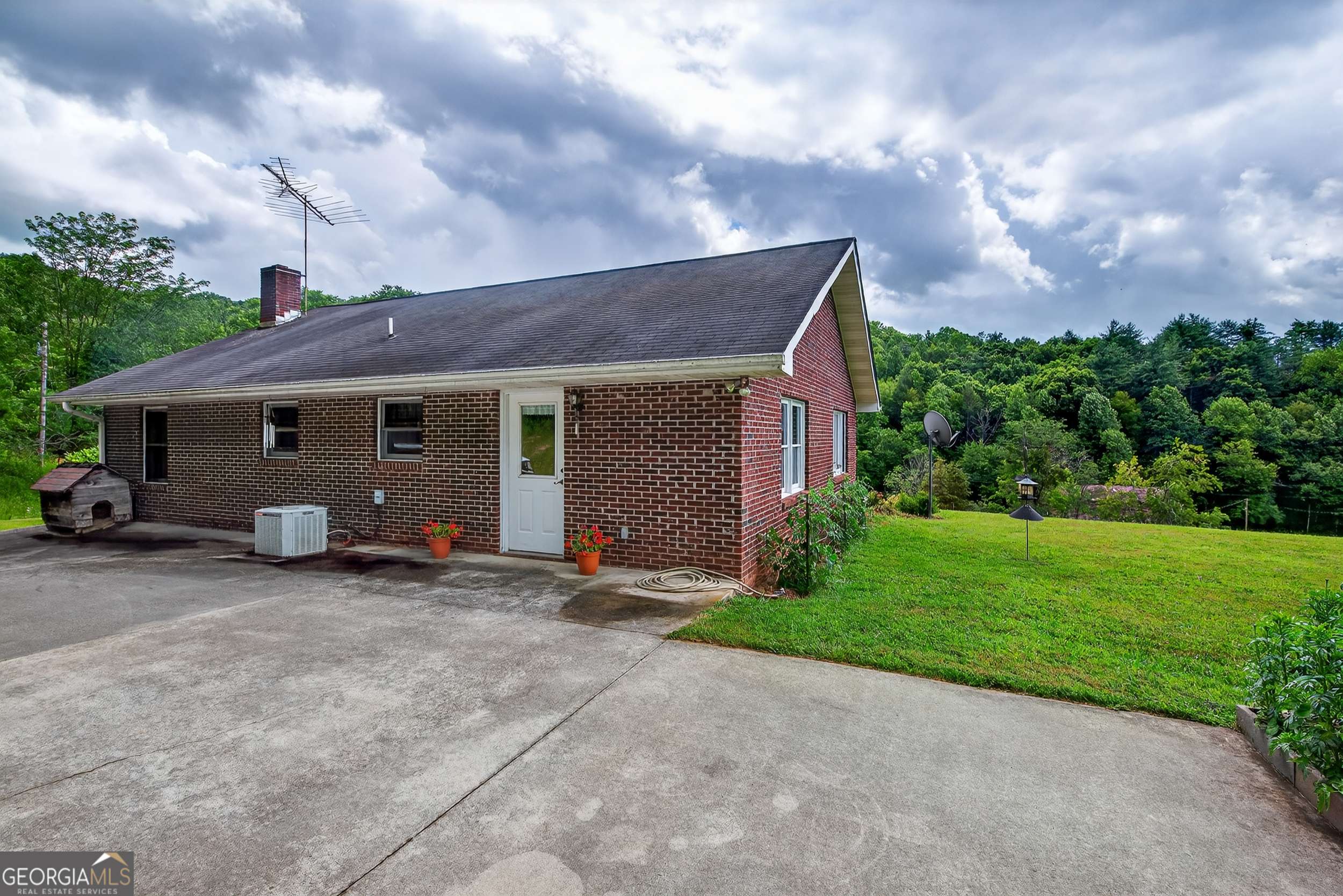 Franklin, NC 28734,192 Dobson Mountain RD