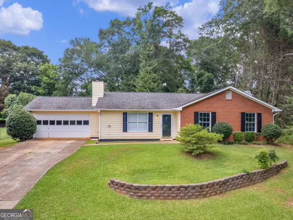 111 Gwenellen DR, Locust Grove, GA 30248
