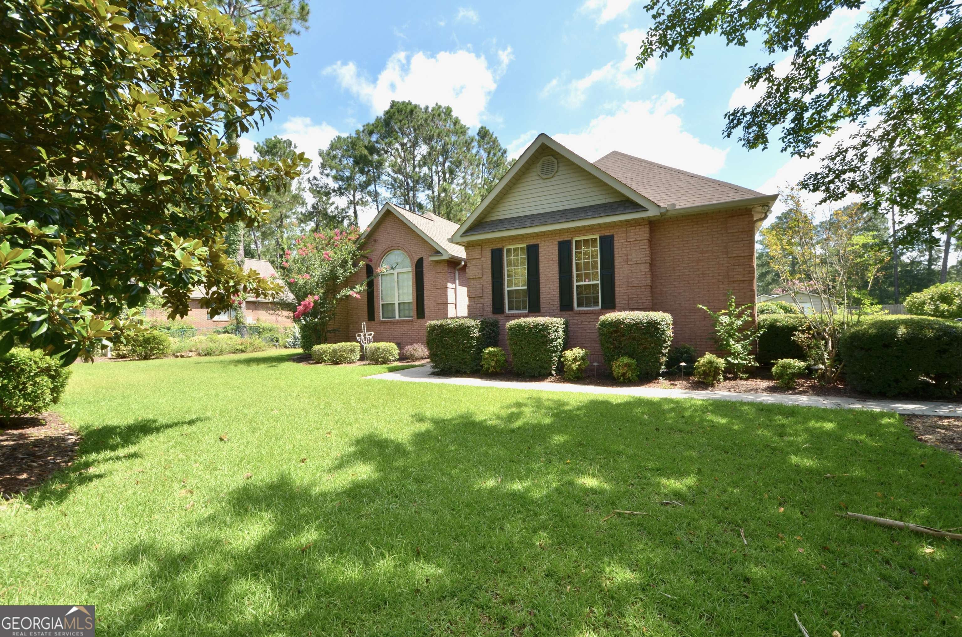 Eastman, GA 31023,281 N Lakes DR