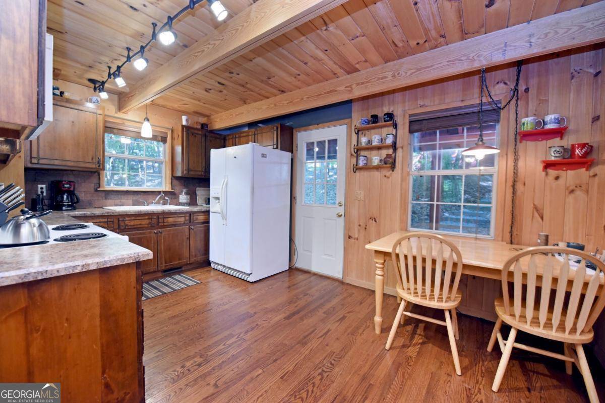 Cleveland, GA 30528,33 Shady LN