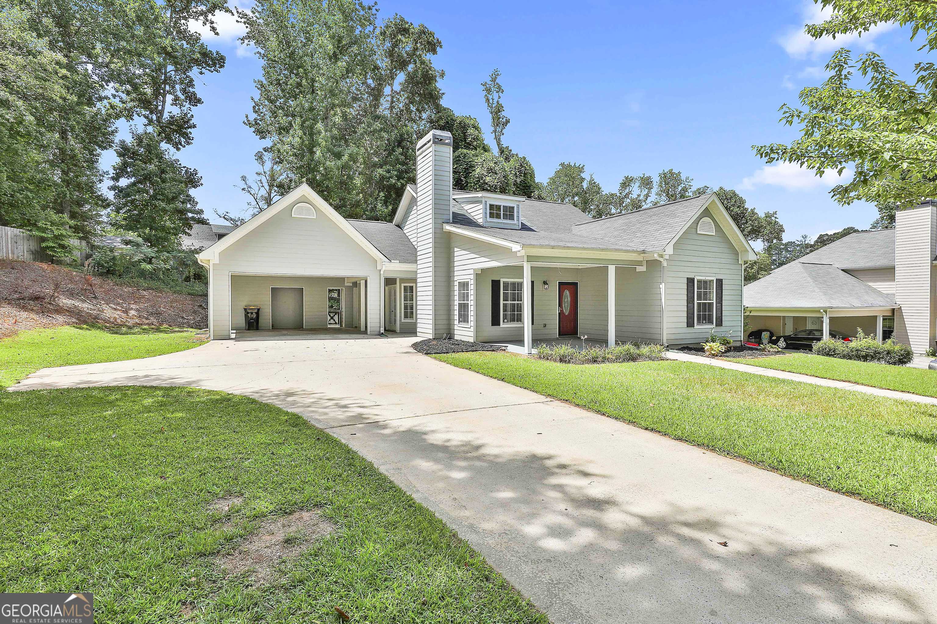 94 4th ST, Newnan, GA 30263