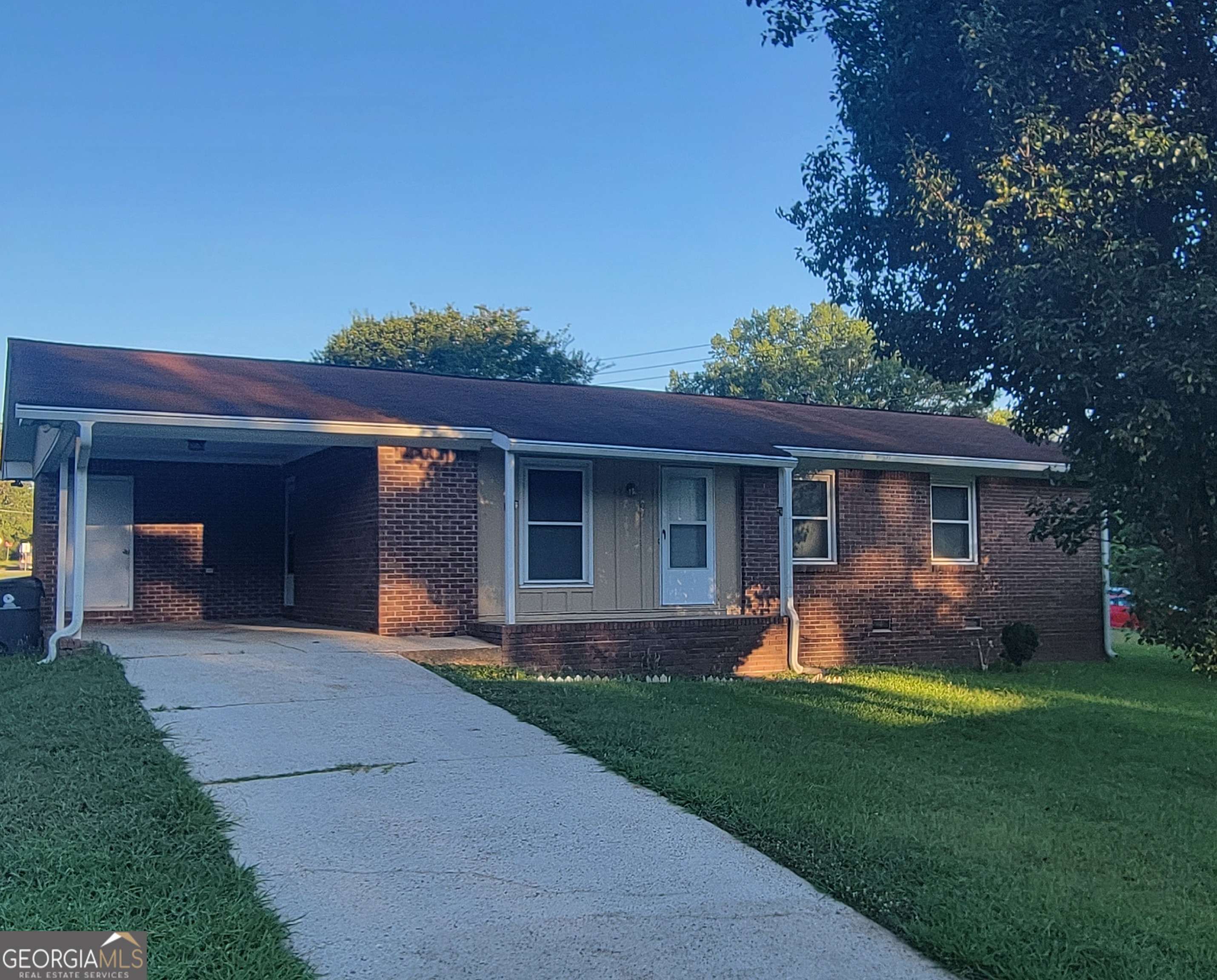 105 Holly AVE, Fayetteville, GA 30215