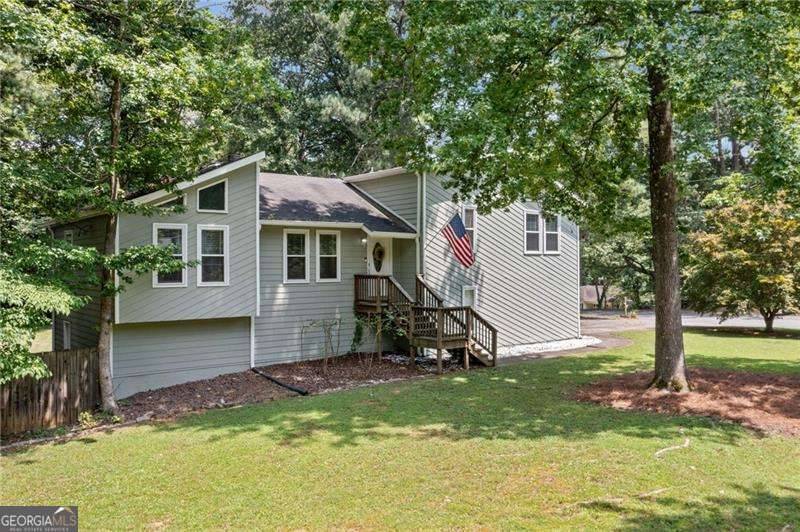 416 Creekside LN, Woodstock, GA 30188