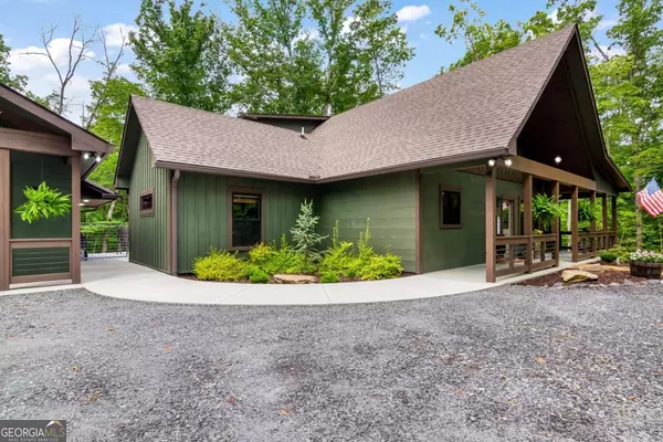 Mineral Bluff, GA 30559,261 Rooks RD