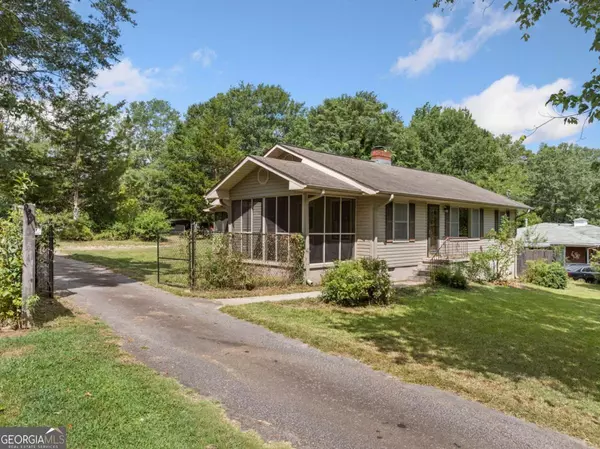 Toccoa, GA 30577,232 Hilltop LN