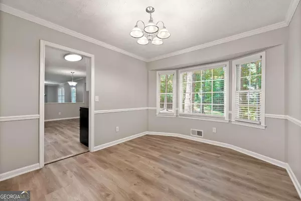 Lilburn, GA 30047,215 Hauteur PL SW