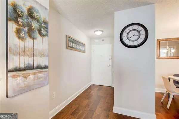 Atlanta, GA 30305,2479 Peachtree RD NE #304