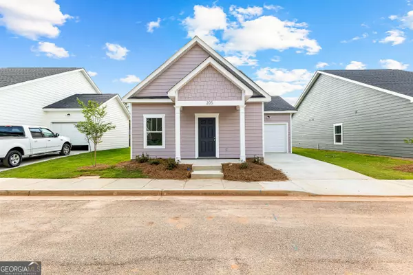 205 Lenox CIR, Lagrange, GA 30241