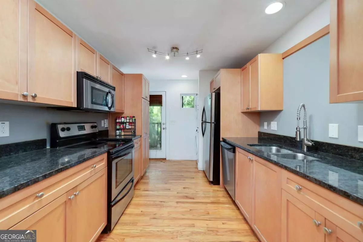 Atlanta, GA 30317,2023 Oakview RD SE #216