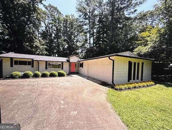 421 Safari CIR, Stone Mountain, GA 30083