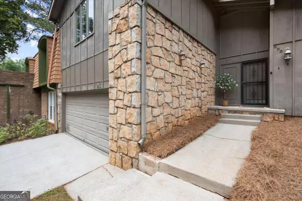 Roswell, GA 30076,225 Lakeview RDG W