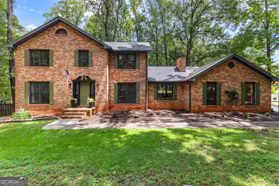 220 Essex CIR, Fayetteville, GA 30215