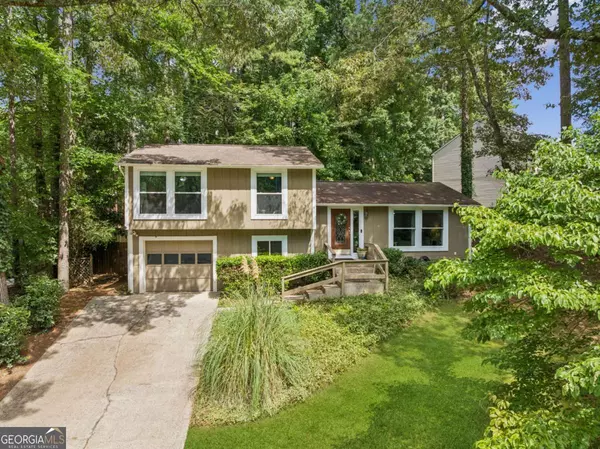 9705 N Pond CIR, Roswell, GA 30076