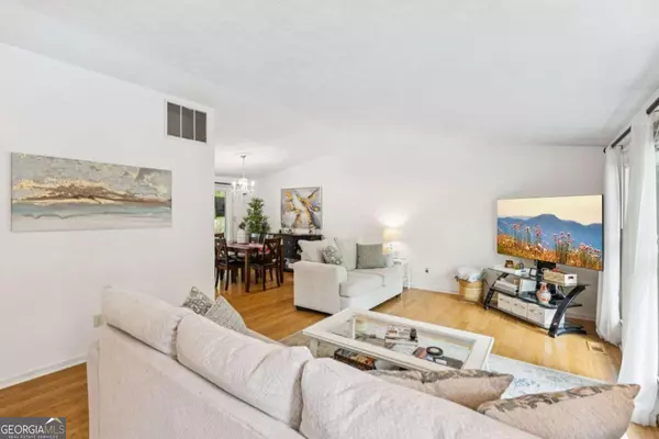 Roswell, GA 30076,9705 N Pond CIR