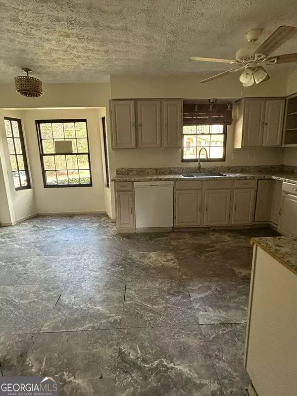 South Fulton, GA 30331,180 N Star TRL SW