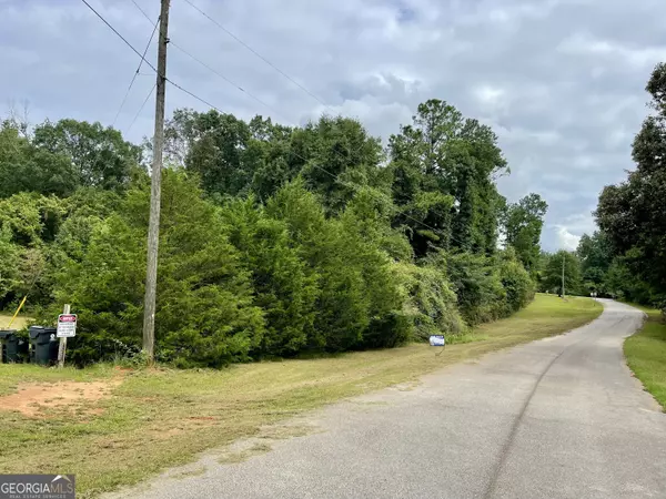 50 Winding LN, Locust Grove, GA 30248