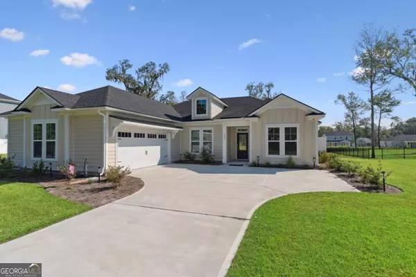 390 Harbour Island CIR, Waverly, GA 31565