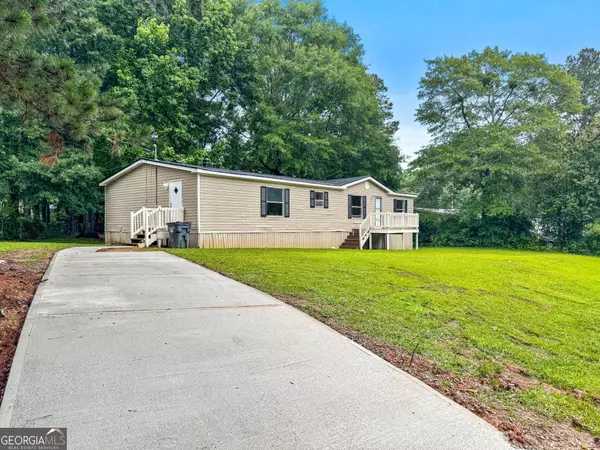 368 Hemlock LN, Locust Grove, GA 30248