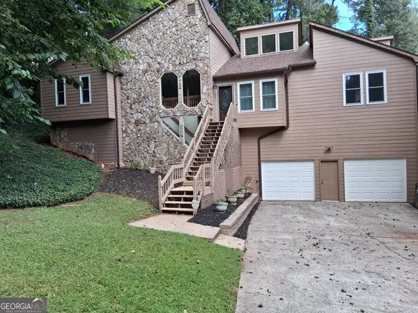559 Farmbrook Trail NE, Kennesaw, GA 30144