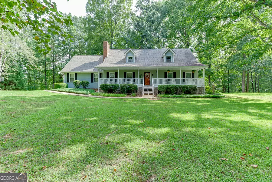 4724 Gateway LN, Flowery Branch, GA 30542