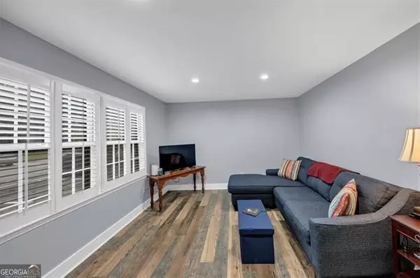 Atlanta, GA 30327,250 Triumph DR NW