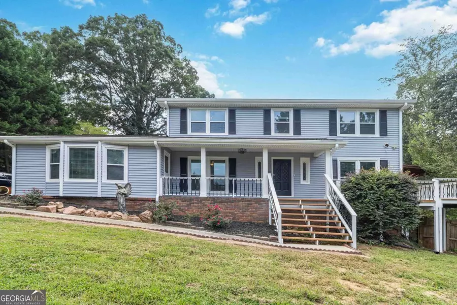 1647 Grandeus LN SW, Stone Mountain, GA 30087