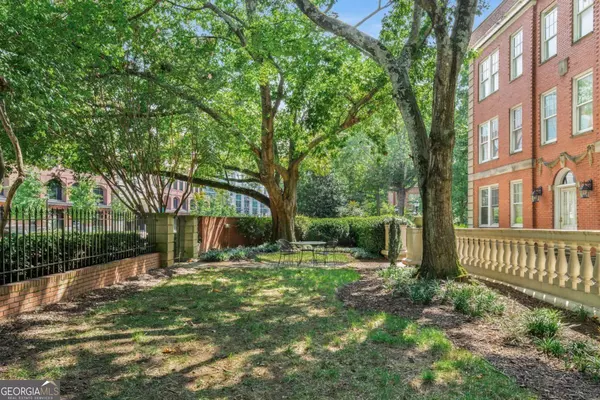 Atlanta, GA 30305,2840 Peachtree RD NW #312