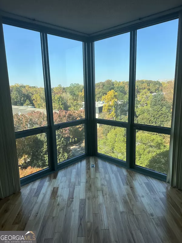 Atlanta, GA 30305,2870 Pharr Court South NW #901