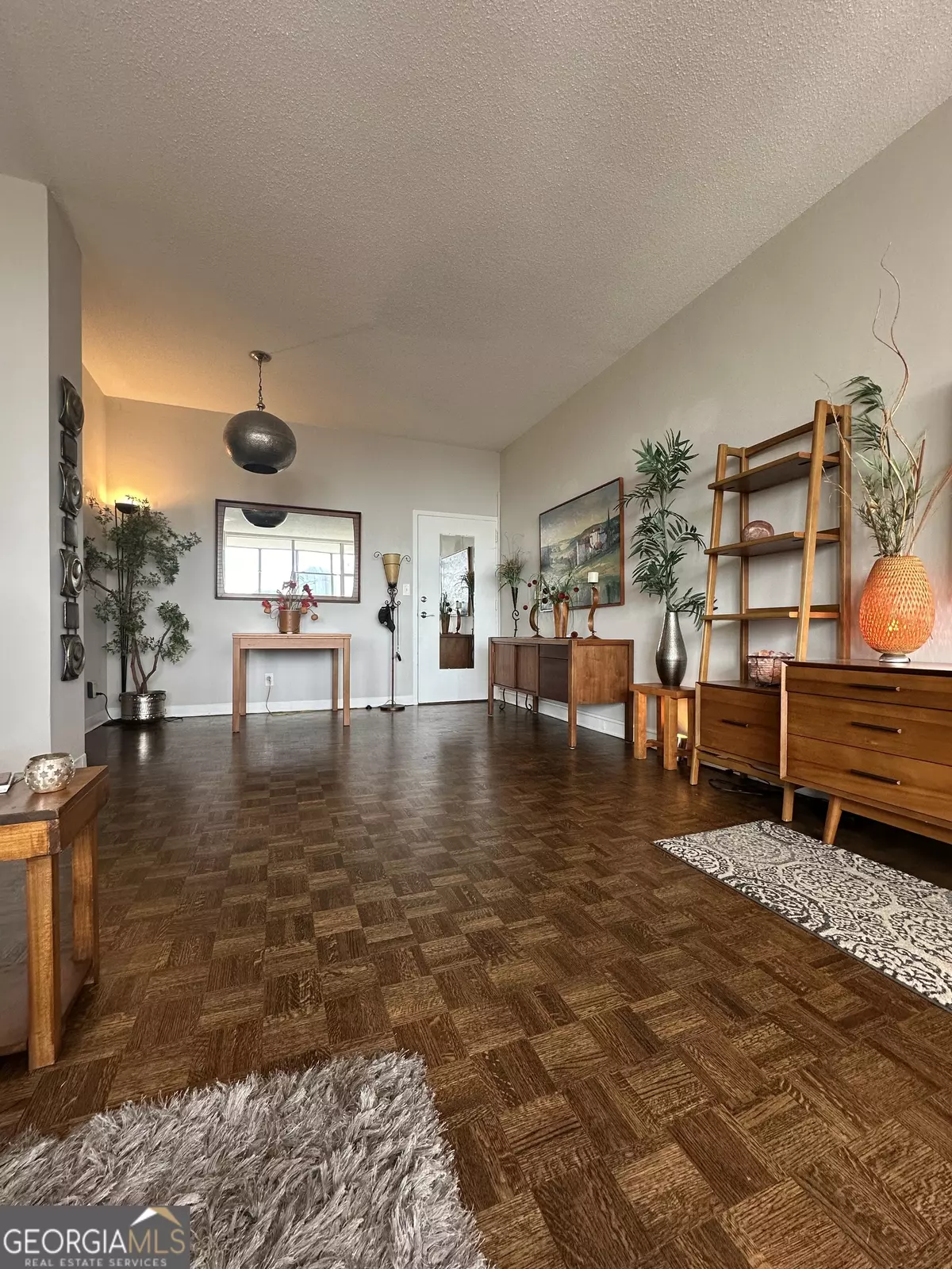 Atlanta, GA 30305,3060 PHARR CT N #607