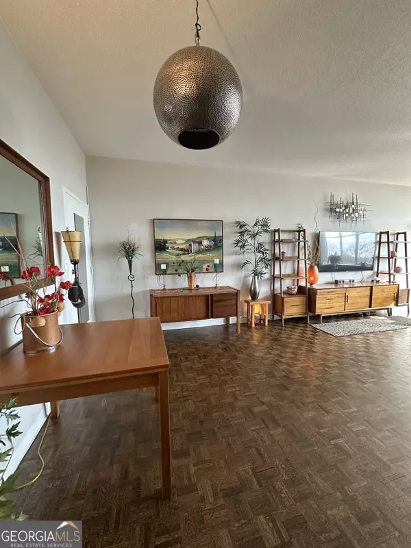 Atlanta, GA 30305,3060 PHARR CT N #607
