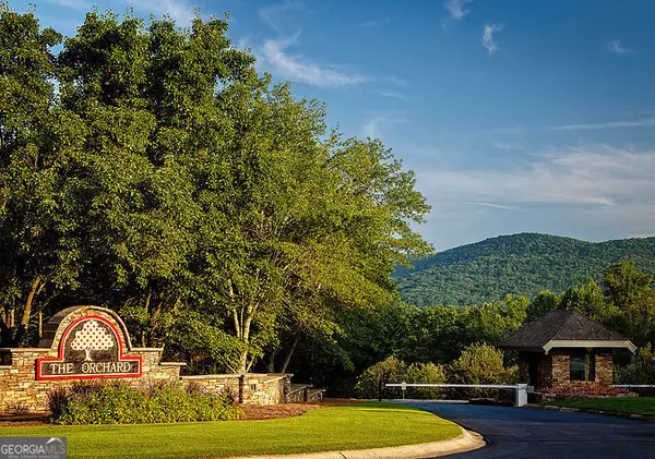 300 Orchard LN, Clarkesville, GA 30523