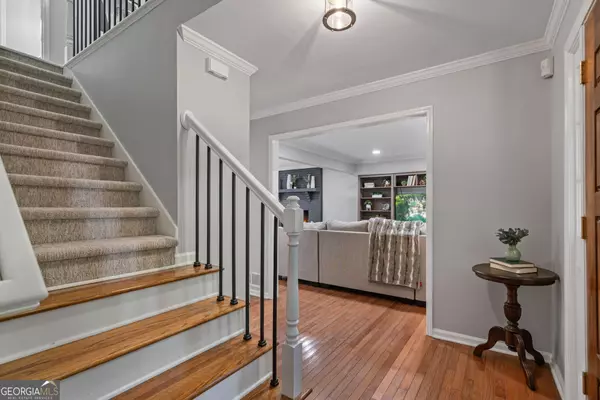 Roswell, GA 30075,10555 Shallowford RD