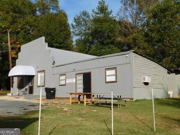 1806 US Highway 29, West Point, GA 31833