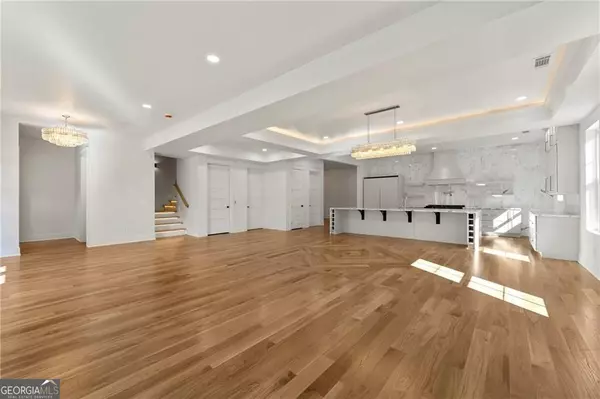 Atlanta, GA 30328,320 Hammond DR