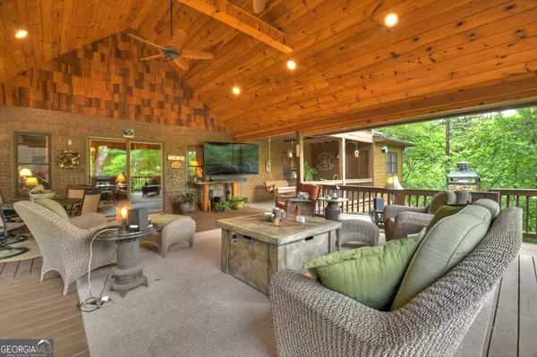 Morganton, GA 30560,263 Cabbage Patch RD