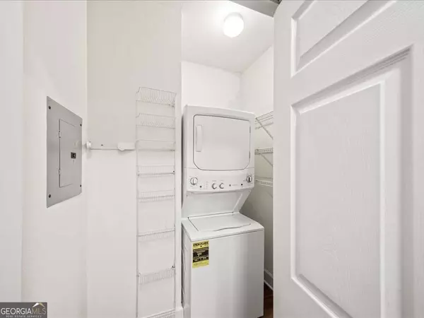 Atlanta, GA 30319,3777 Peachtree RD NE #213