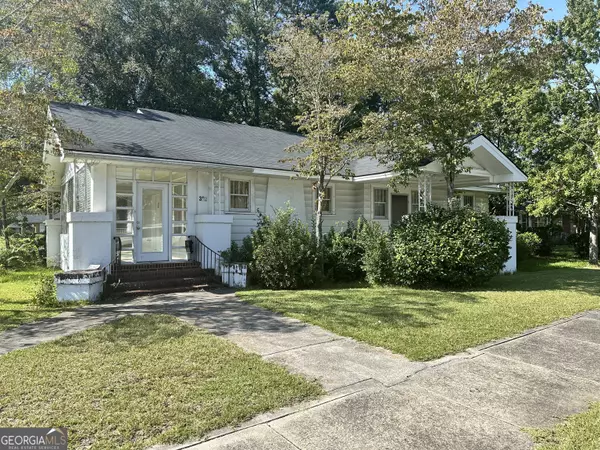 302 W Liberty ST, Claxton, GA 30417