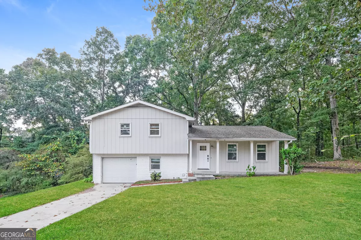 Conyers, GA 30012,916 Betty CT NW