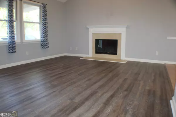 Dawsonville, GA 30534,566 Etowah River RD